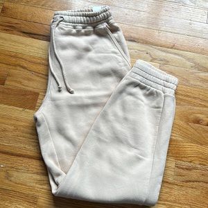 NWT BEIGE ABERCROMBIE JOGGER SWEATPANTS. SIZE MEDIUM